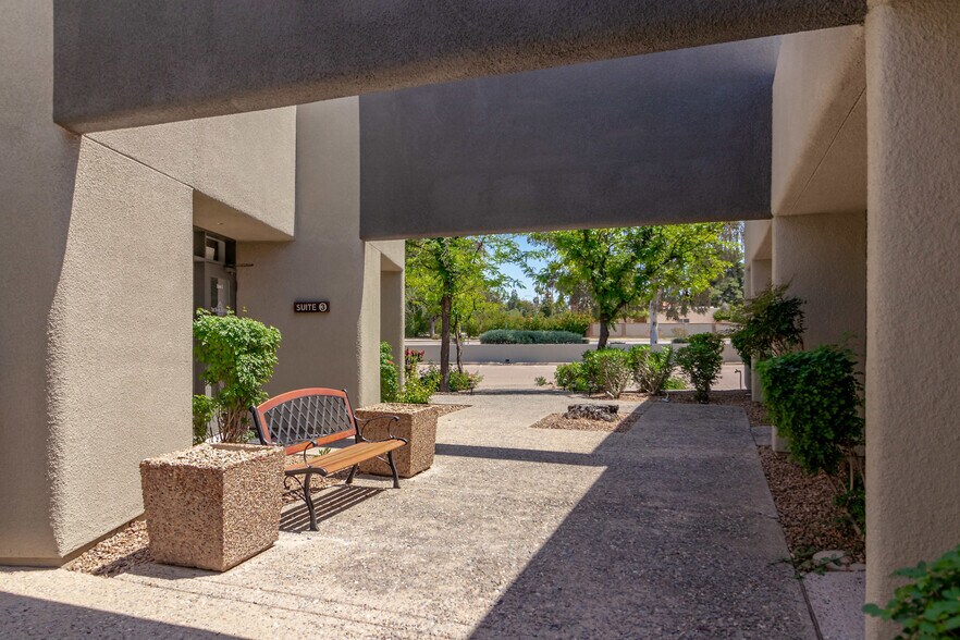 More Photos Of 8075 E Morgan Trl, Scottsdale Medical For Lease