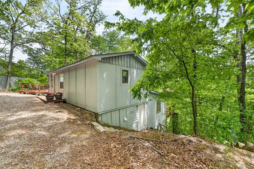 More Photos Of 8045 Sarah Thomas Rd, Silver Point Specialty For Sale