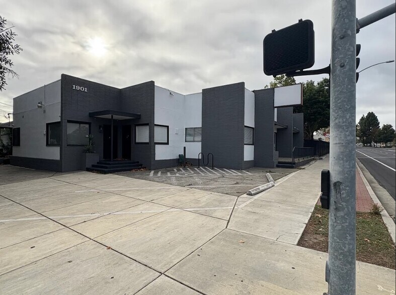 Primary Photo Of 1901 Railroad Ave, Pittsburg Office For Lease