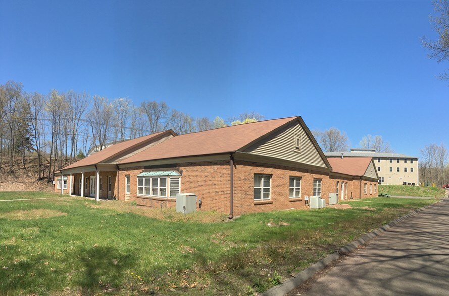 More Photos Of 98 S Turnpike Rd, Wallingford Office For Lease