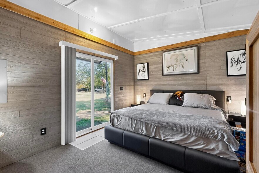 More Photos Of 15711 La Hacienda Dr, Austin Light Manufacturing For Sale