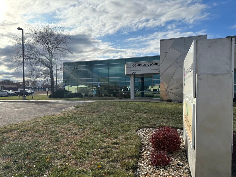 More Photos Of 2121 SW Chelsea Dr, Topeka Flex For Lease