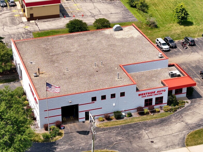 More Photos Of 820 W Sumner St, Hartford Auto Repair For Sale