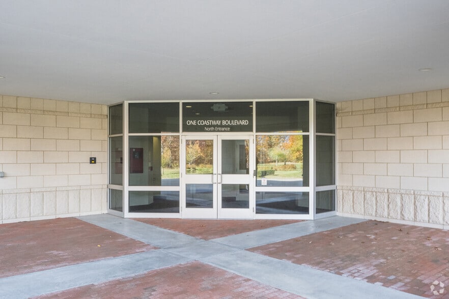 More Photos Of 1 Coastway Blvd, Warwick Office For Sale