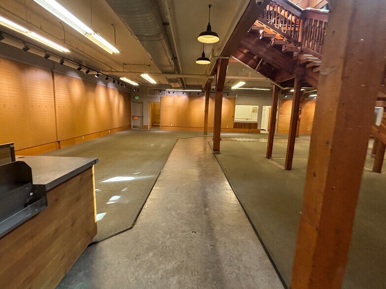 More Photos Of 306 W Lawrence St, Eugene Storefront Retail Office For Sale