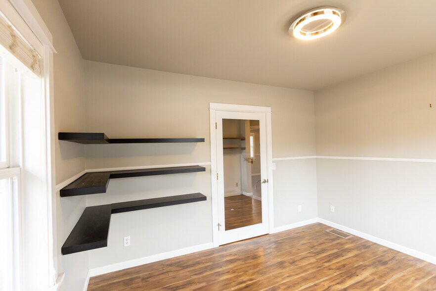 More Photos Of 1215 B St, Hood River Office For Lease