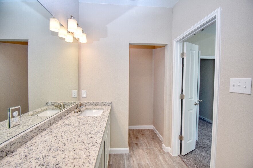 More Photos Of 6202 Oakland Rdg, San Antonio Apartments For Sale