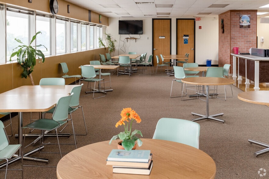 More Photos Of 220 Davidson Ave, Somerset Office For Lease