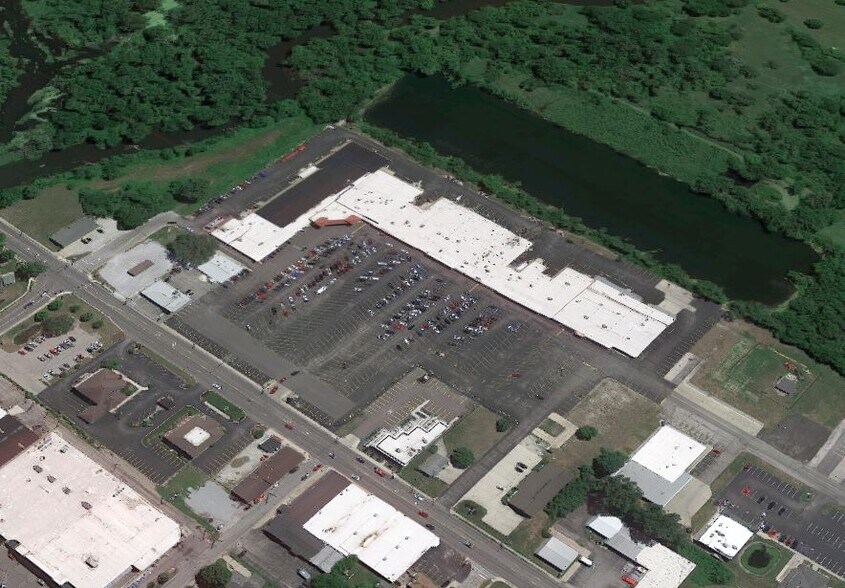 More Photos Of 500-740 W Lincoln Ave, Goshen Unknown For Lease