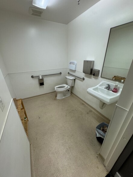 More Photos Of 250 Main St, San Mateo General Retail For Lease