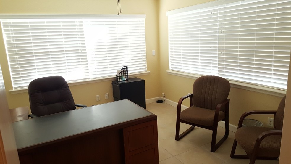 More Photos Of 2625 Garden St, Titusville Office For Sale