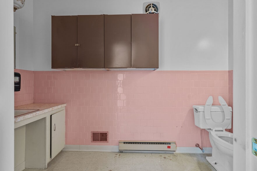 More Photos Of 100 Smithfield Ave, Pawtucket Medical For Sale