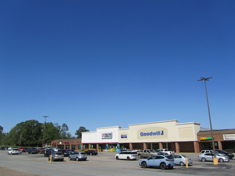 More Photos Of 12112-12130 Old 63 S, Lucedale General Retail For Lease