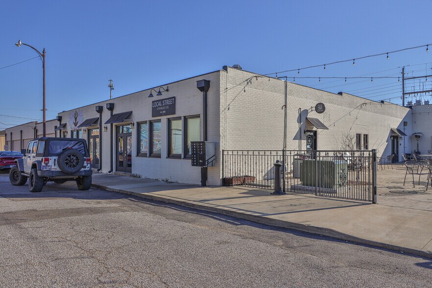 More Photos Of 115 Neal St, Martin General Retail For Sale