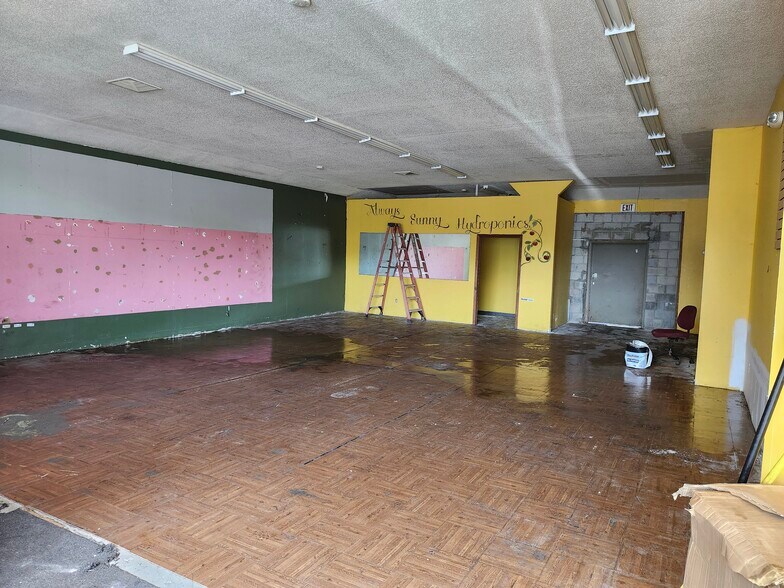 More Photos Of 1457 Meriden Rd, Waterbury Unknown For Lease