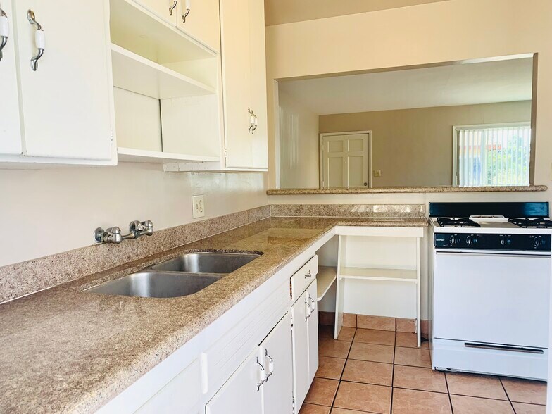 More Photos Of 1179 Felspar St, San Diego Apartments For Sale