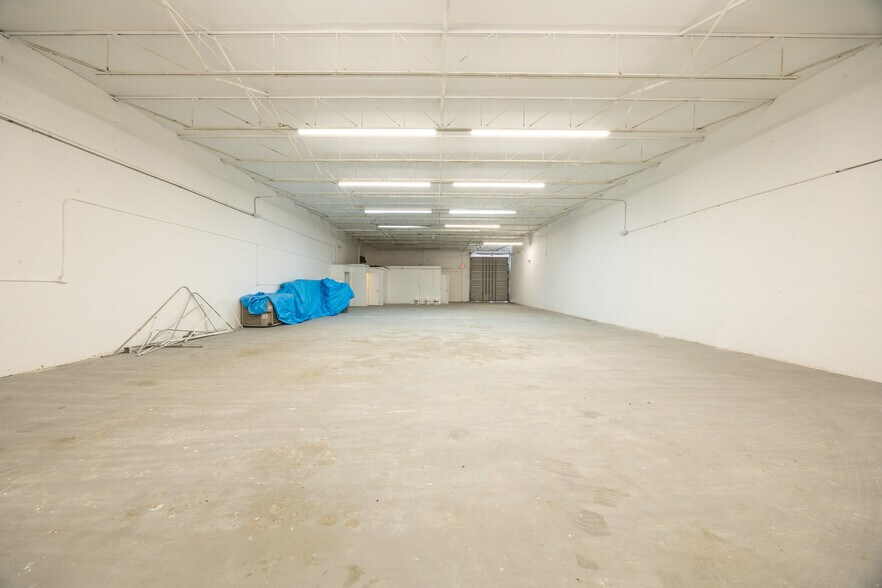 More Photos Of 683 W 26th St, Hialeah Service For Sale