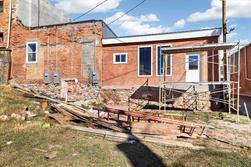 More Photos Of 310 Victor Ave, Victor General Retail For Sale