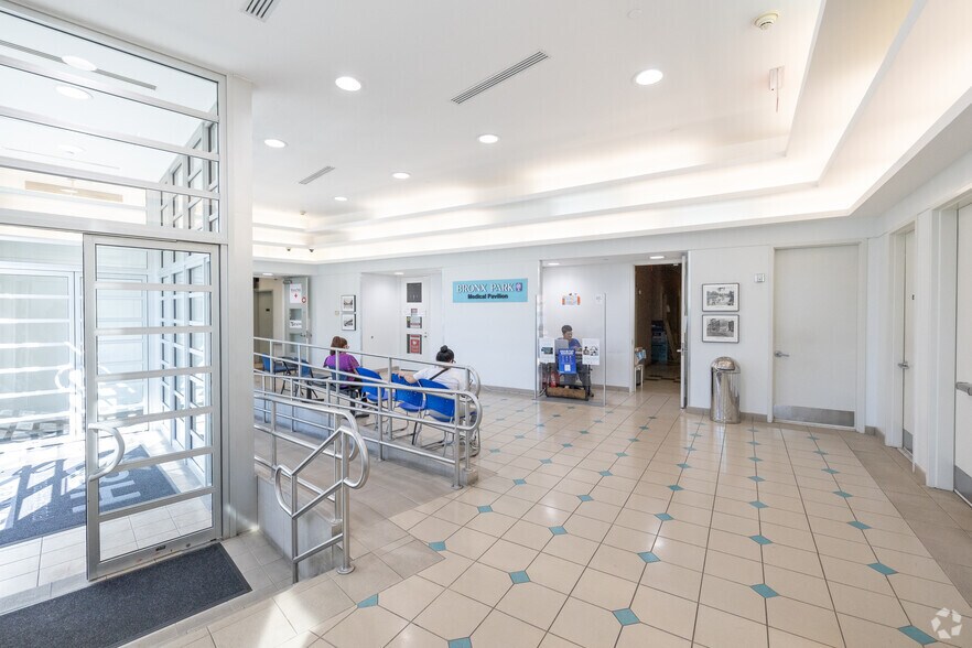More Photos Of 2016 Bronxdale Ave, Bronx Medical For Lease