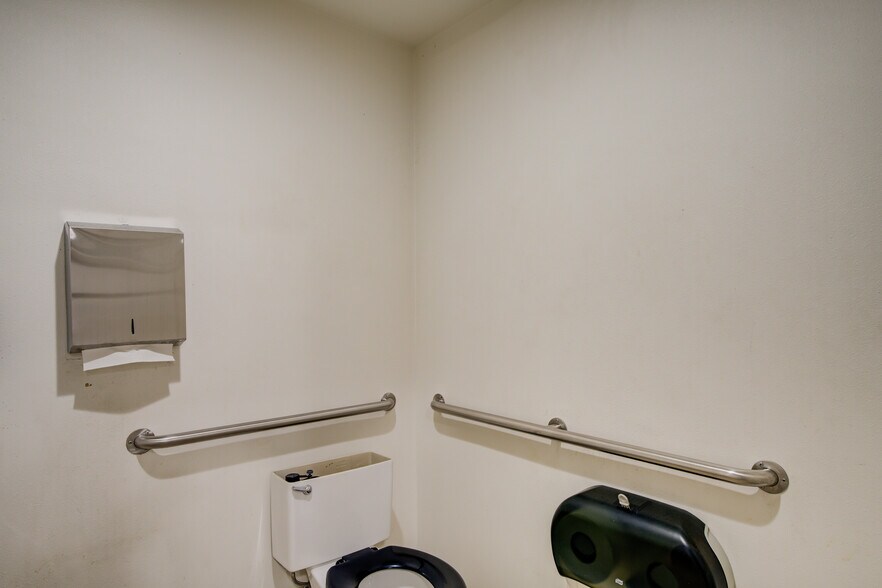 More Photos Of 5739 Observation Ct, Colorado Springs Warehouse For Lease