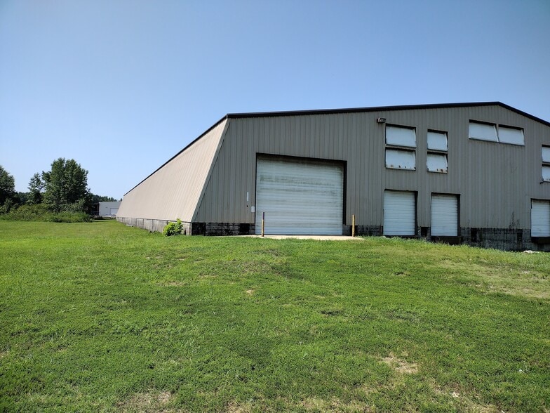More Photos Of 202 Industrial Dr, Emporia Warehouse For Sale