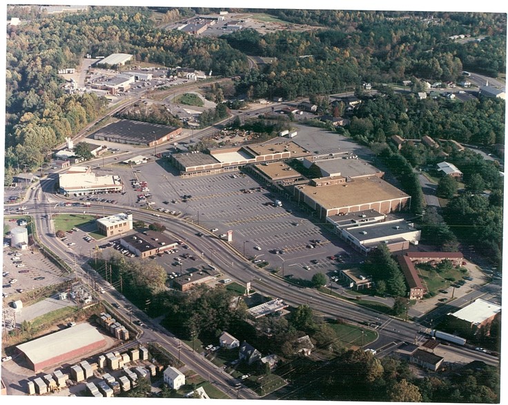 Primary Photo Of 730 E Church St, Martinsville Unknown For Lease