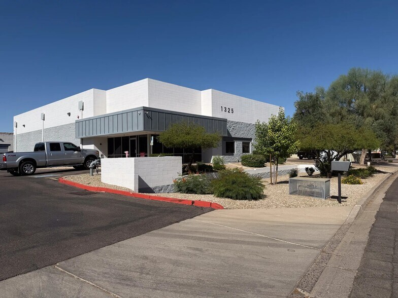 Primary Photo Of 1325 W Harwell Rd, Gilbert Warehouse For Lease