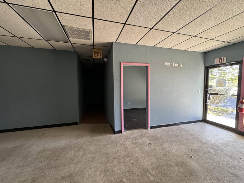 More Photos Of 2120 Collier Ave, Fort Myers Unknown For Lease
