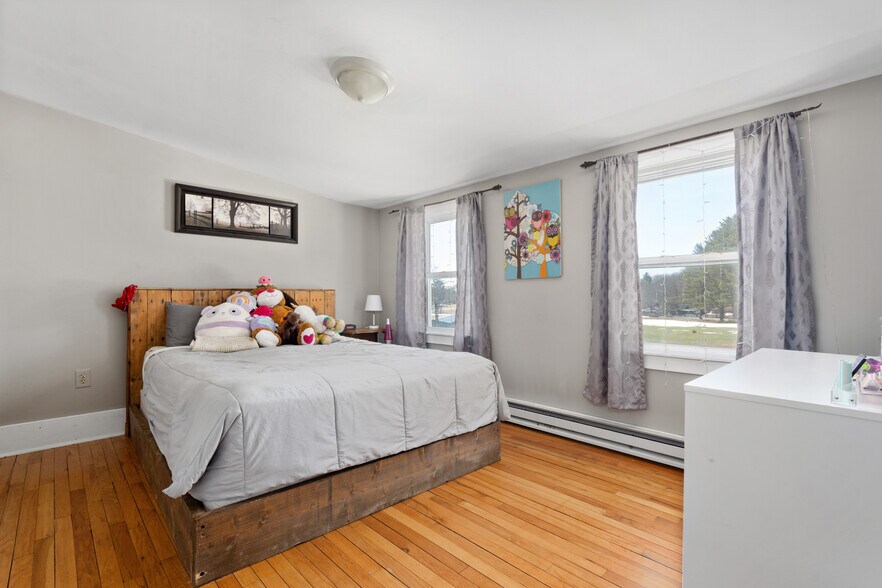 More Photos Of 13 Park Ave, Hadley Restaurant For Sale