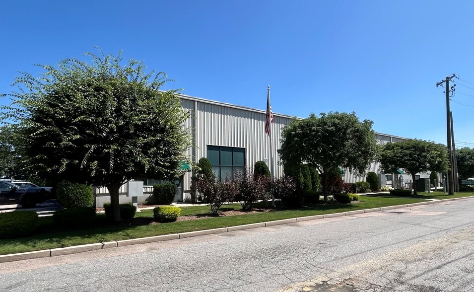 More Photos Of 69 Illinois Ave, Warwick Warehouse For Lease
