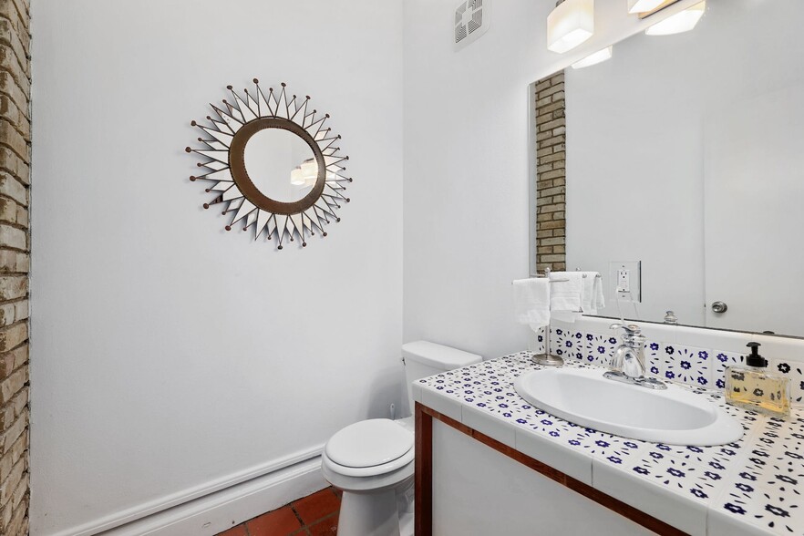 More Photos Of 410 E 6th St, Austin Storefront Retail Residential For Lease