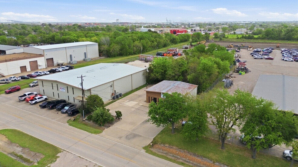 More Photos Of 212 N 16th St, La Porte Light Distribution For Sale