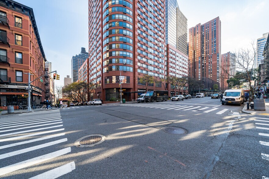 More Photos Of 1675 3rd Ave, New York Apartments For Lease