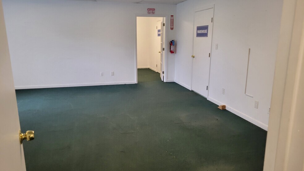More Photos Of 4 Hadden Dr, Montgomery Warehouse For Lease