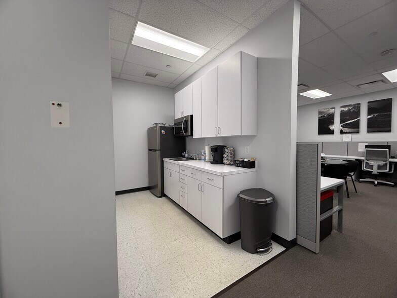 More Photos Of 4 Lan Dr, Westford Office For Lease