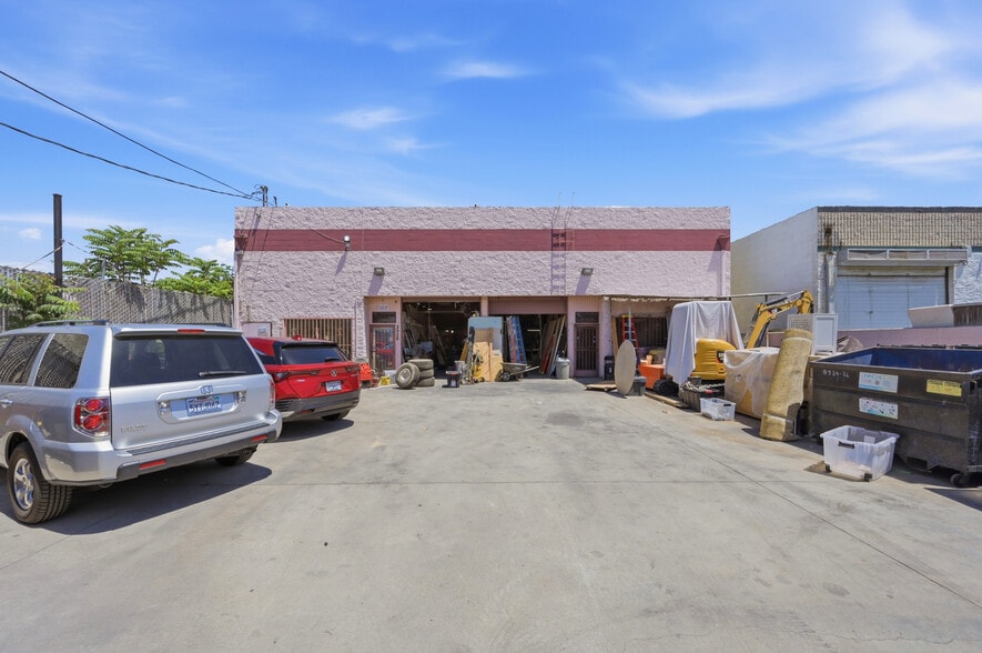Primary Photo Of 8926 Norris Ave, Sun Valley Warehouse For Lease