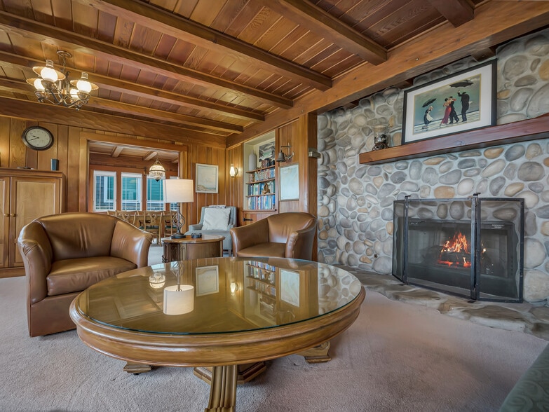 More Photos Of 1021 Promenade, Seaside Specialty For Sale