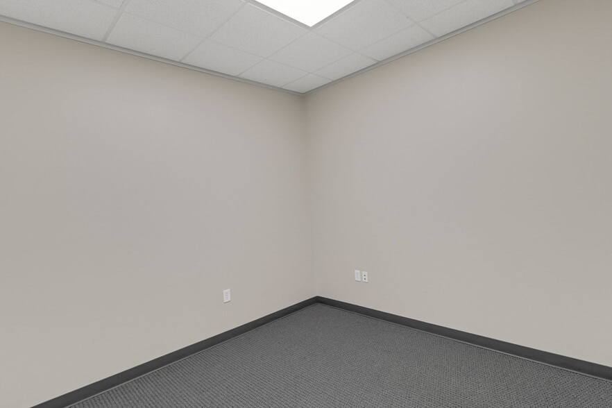 More Photos Of 8110 Parkside Ave, Baytown Warehouse For Sale