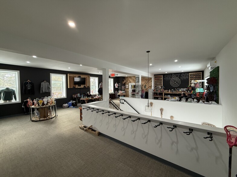 More Photos Of 11 Pottery Rd, Sullivan Unknown For Lease