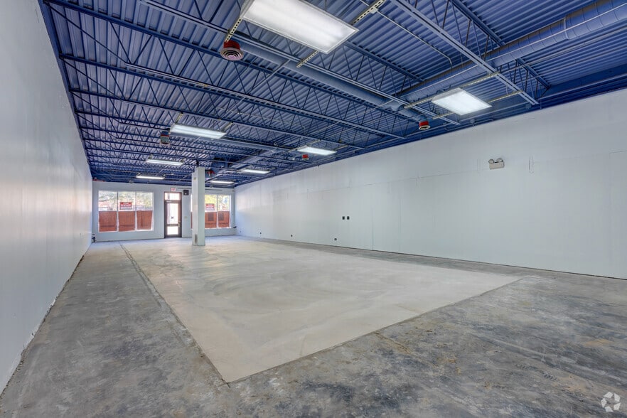 More Photos Of 2133 W Division St, Chicago Storefront For Lease