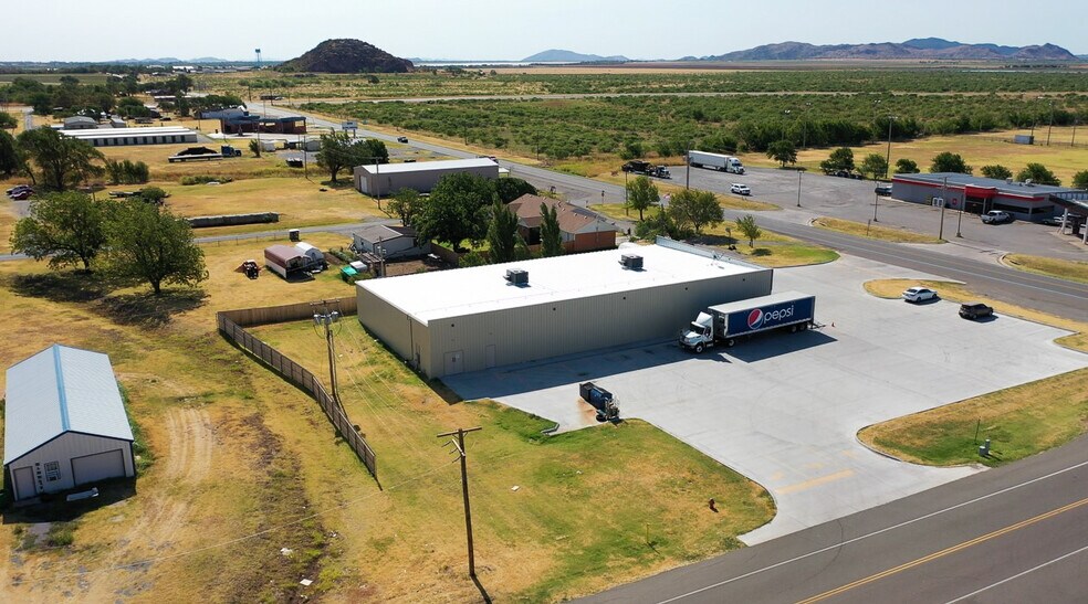 More Photos Of 303 E 1st St, Granite Supermarket For Sale