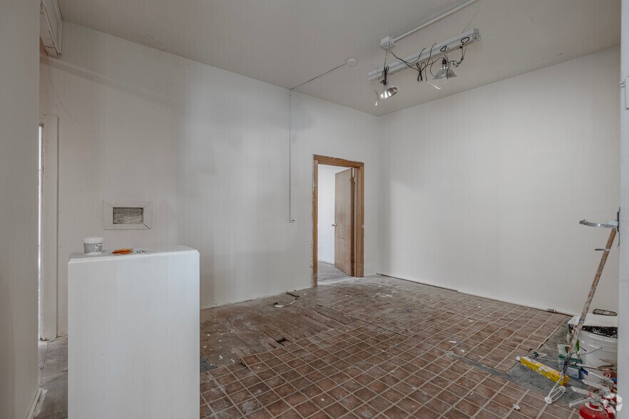 More Photos Of 410-420 NW 9th Ave, Portland Storefront For Sale