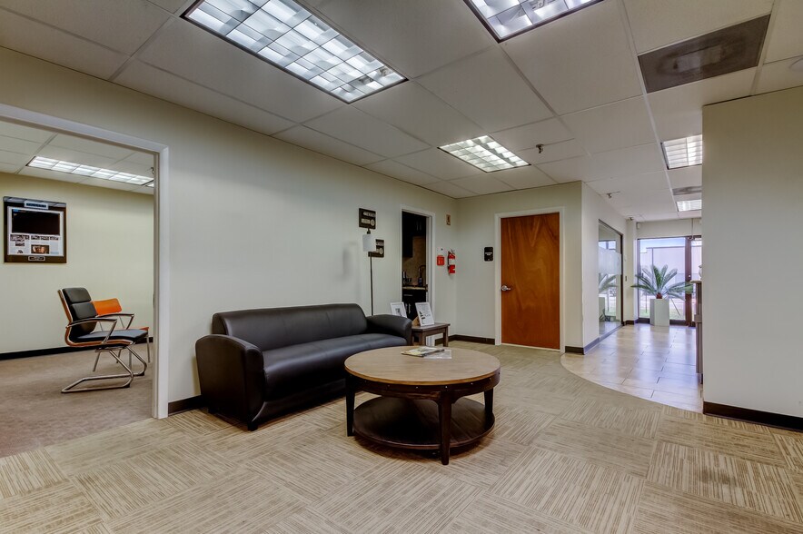 More Photos Of 6801 N 54th St, Tampa Warehouse For Sale