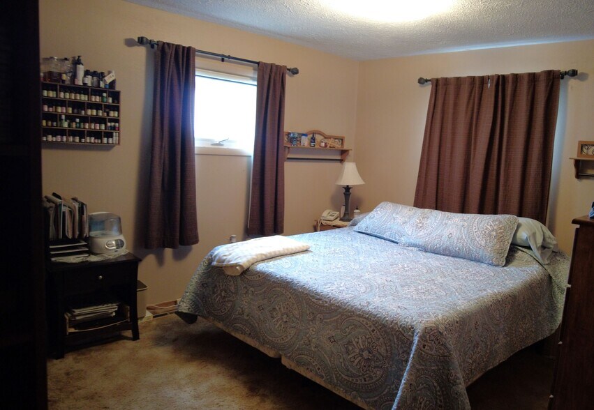 More Photos Of 704 Highway 12 W, Bowman Hotel For Sale