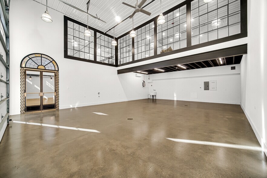 More Photos Of 2244 Ferry Rd, Naperville Flex For Sale