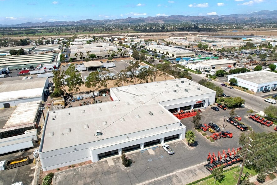 More Photos Of 167 Lambert St, Oxnard Warehouse For Lease