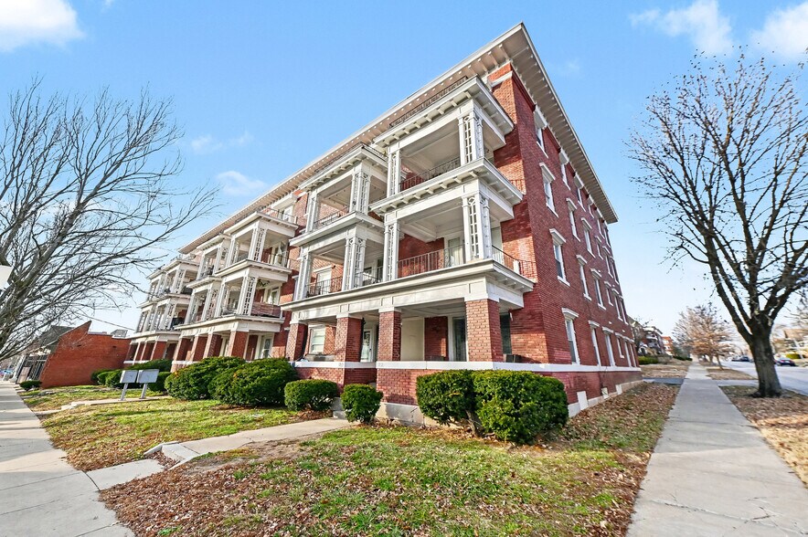 Primary Photo Of 112 E 43rd St, Kansas City Apartments For Sale