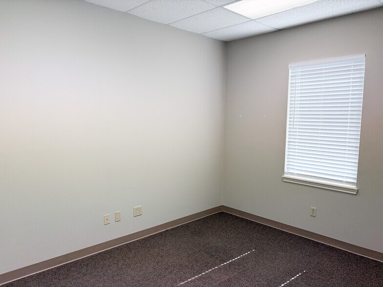 More Photos Of 6603 Utica Ave, Lubbock Office For Lease