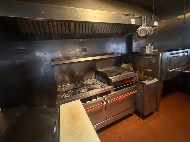 More Photos Of 1705 Columbus Ave, Bay City Restaurant For Sale