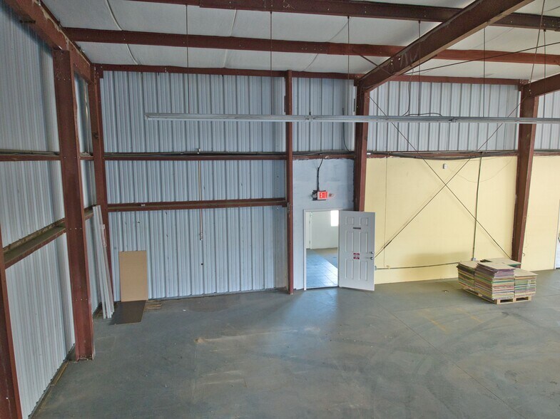 More Photos Of 800 Margaret St, Pahrump Manufacturing For Lease